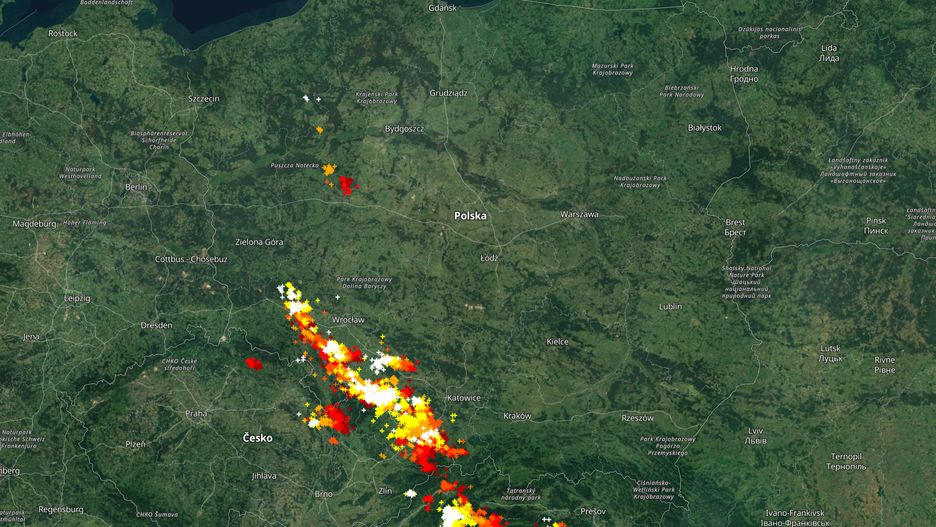 Burze nad Polską. Alerty IMGW do 2 w nocy