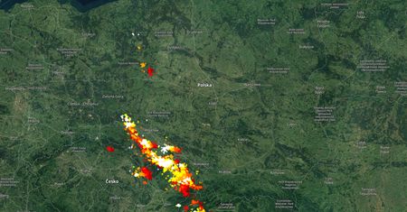 Burze nad Polską. Alerty IMGW do 2 w nocy