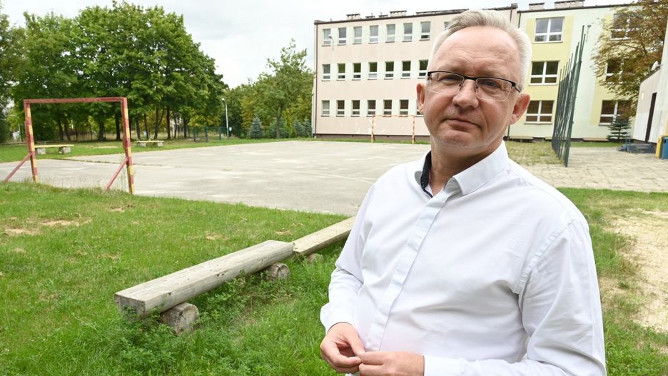 Na zdjęciu Michał Kucmin, dyrektor Szkoły Podstawowej numer 22 imienia generała Stanisława Maczka w Kielcach