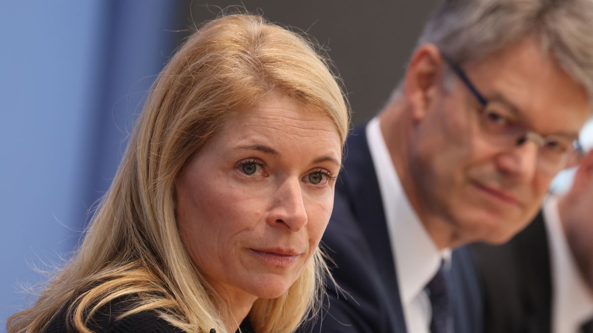 BERLIN, GERMANY - SEPTEMBER 22: German Transport Minister Patrick Schnieder and new Deutsche Bahn CEO designate Evelyn Palla speak to the media to present Deutsche Bahn's new strategy on September 22, 2025 in Berlin, Germany. Deutsche Bahn, the German state rail carrier, has long been plagued by underinvestment in infrastructure, train delays and customer dissatisfaction, which led to the recent ouster of previous CEO Richard Lutz. Palla comes from the DB Regio subsidiary of Deutsche Bahn and used to work at Austrian rail carrier OeBB. (Photo by Sean Gallup/Getty Images)