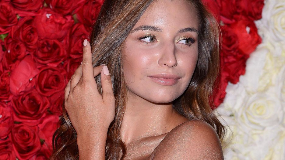 julia wieniawa