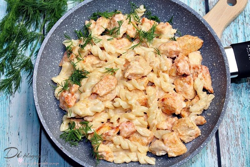 Chrzan nie tylko na Wielkanoc. Makaron z kurczakiem w sosie serowo-chrzanowym