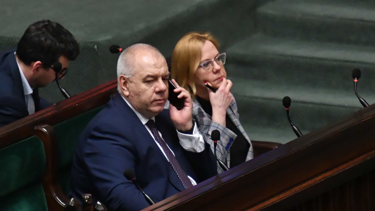 Na zdjęciu Jacek Sasin i Anna Moskwa w ławach sejmowych