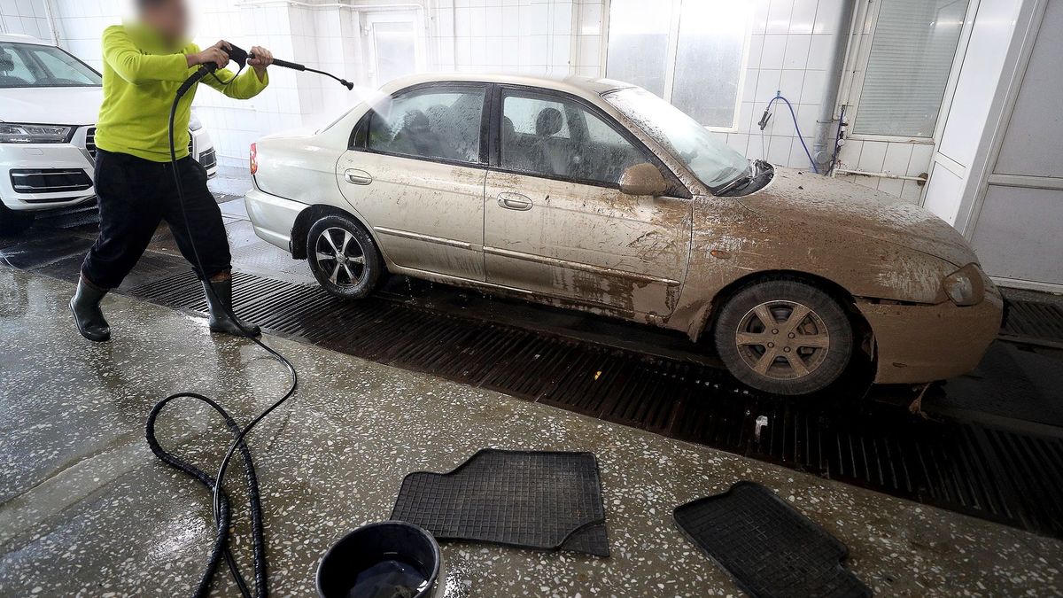 Podczas mycia auta można zużyć nawet ponad 400 litrów wody