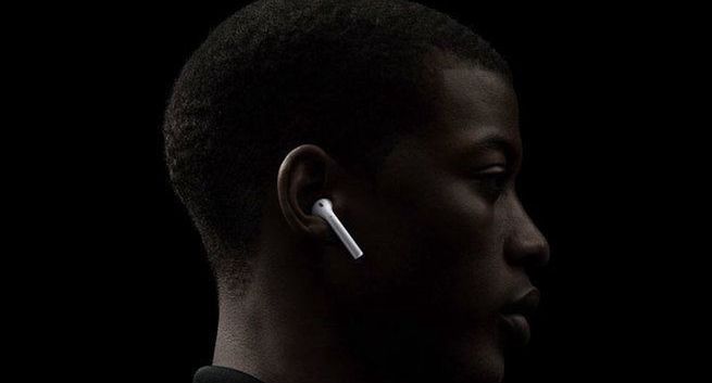 Apple wprowadza słuchawki AirPods 2 z nowym chipem i wywołaniem Siri. Cena od 799 złotych