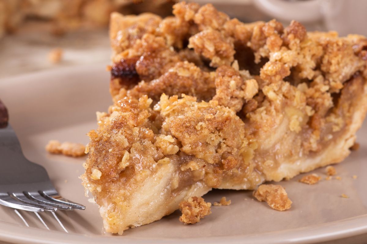 See how to make apple pie in a pan.