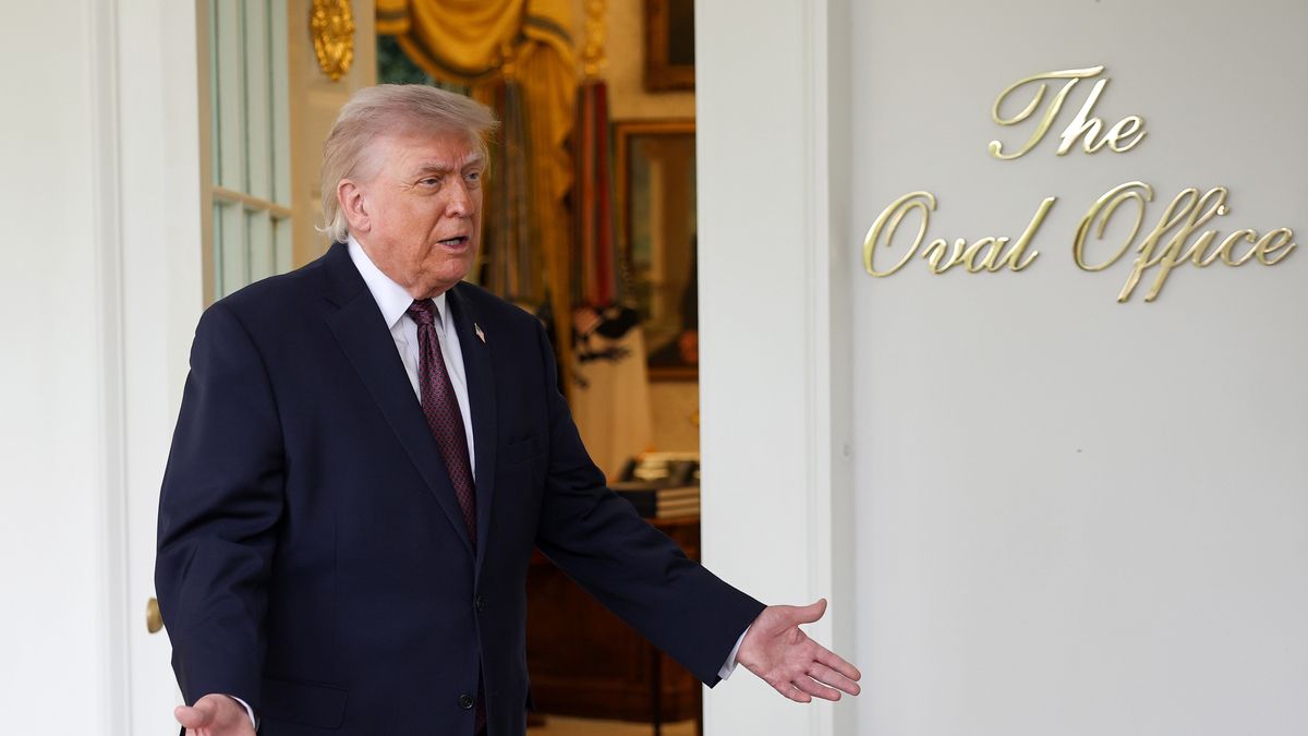 WASHINGTON, DC - APRIL 13: U.S. President Donald Trump speaks to the press during an event outside the Oval Office of the White House on April 13, 2026 in Washington, DC. The president spoke about the No Tax on Tips, Pope Leo XIV and the ongoing negotiations with Iran.  (Photo by Win McNamee/Getty Images)