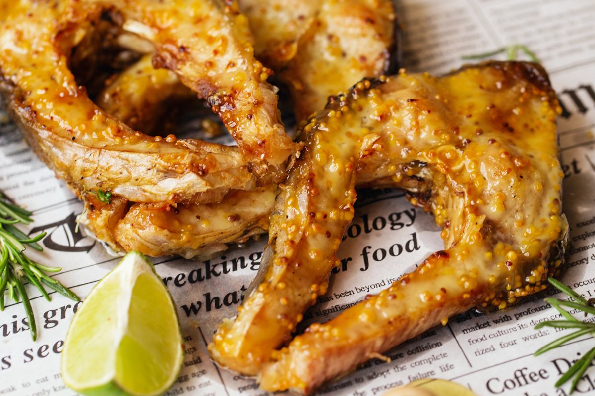 Tak na święta marynuję karpia. Po upieczeniu jest pyszny i złocisty