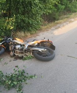 Motocyklista uderzył w dwa drzewa. 44-latek zginął na miejscu