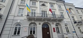 Flaga Ukrainy przed Urzędem Miasta Płocka. Interwencja poselska i reakcja prezydenta