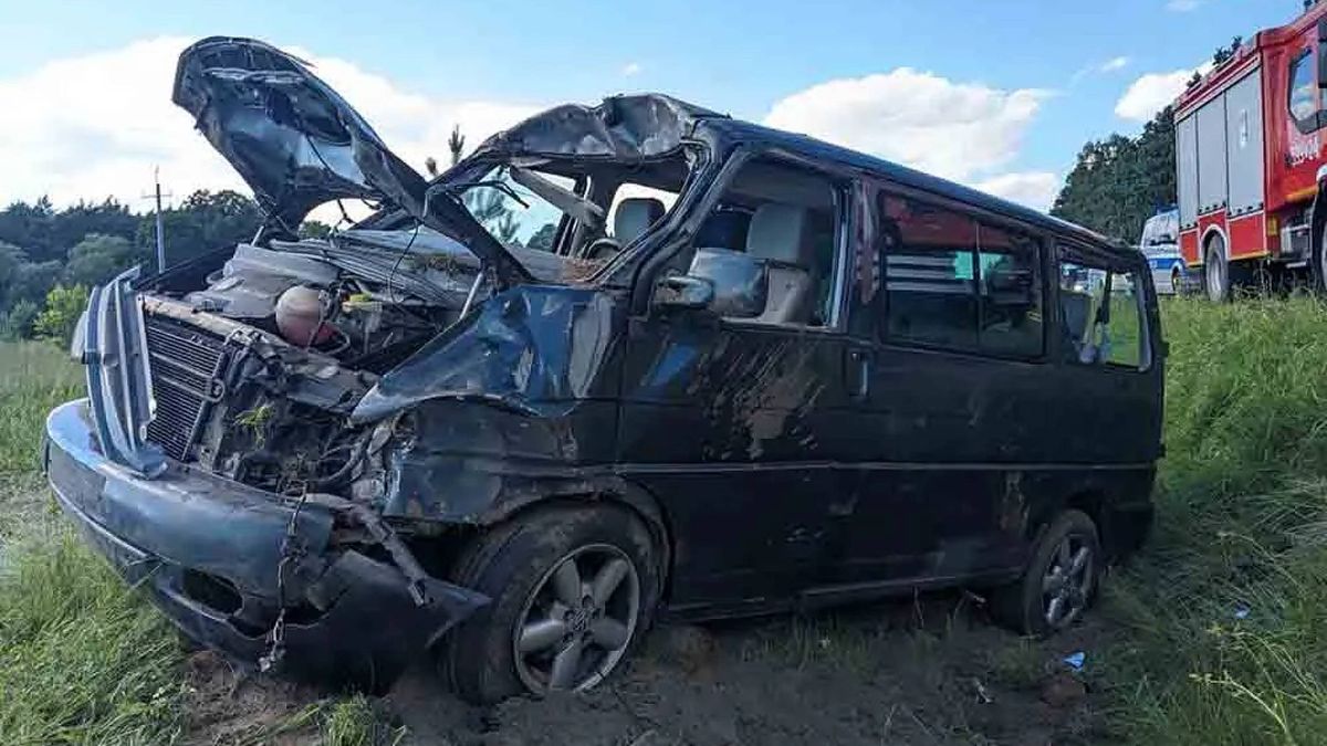 Poważny wypadek z udziałem busa w okolicy Słopanowa