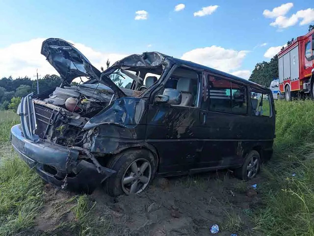 Poważny wypadek z udziałem busa w okolicy Słopanowa