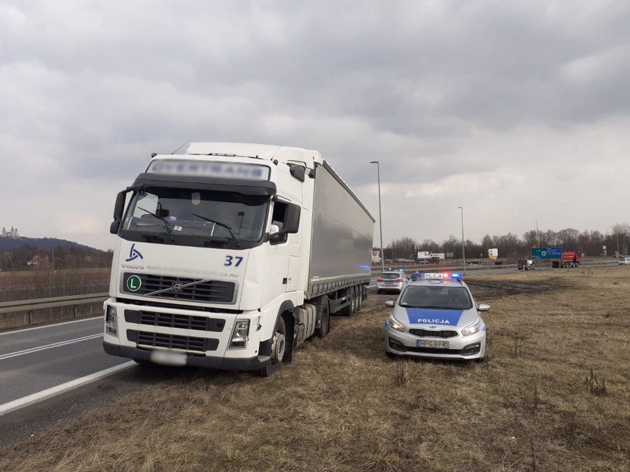 Pijany prowadził ciężarówkę na a4