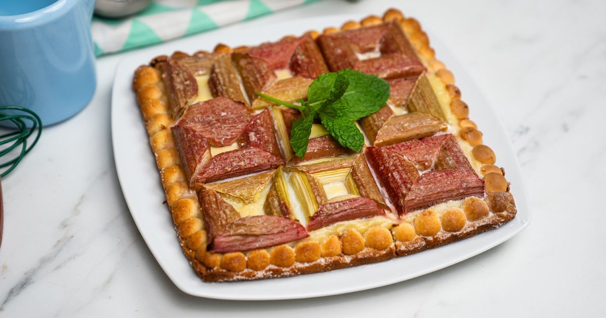 Rhubarb custard tart