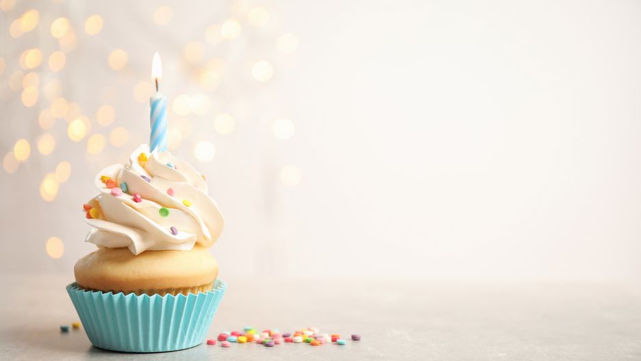 Spóźnione życzenia urodzinowe. Jak napisać?