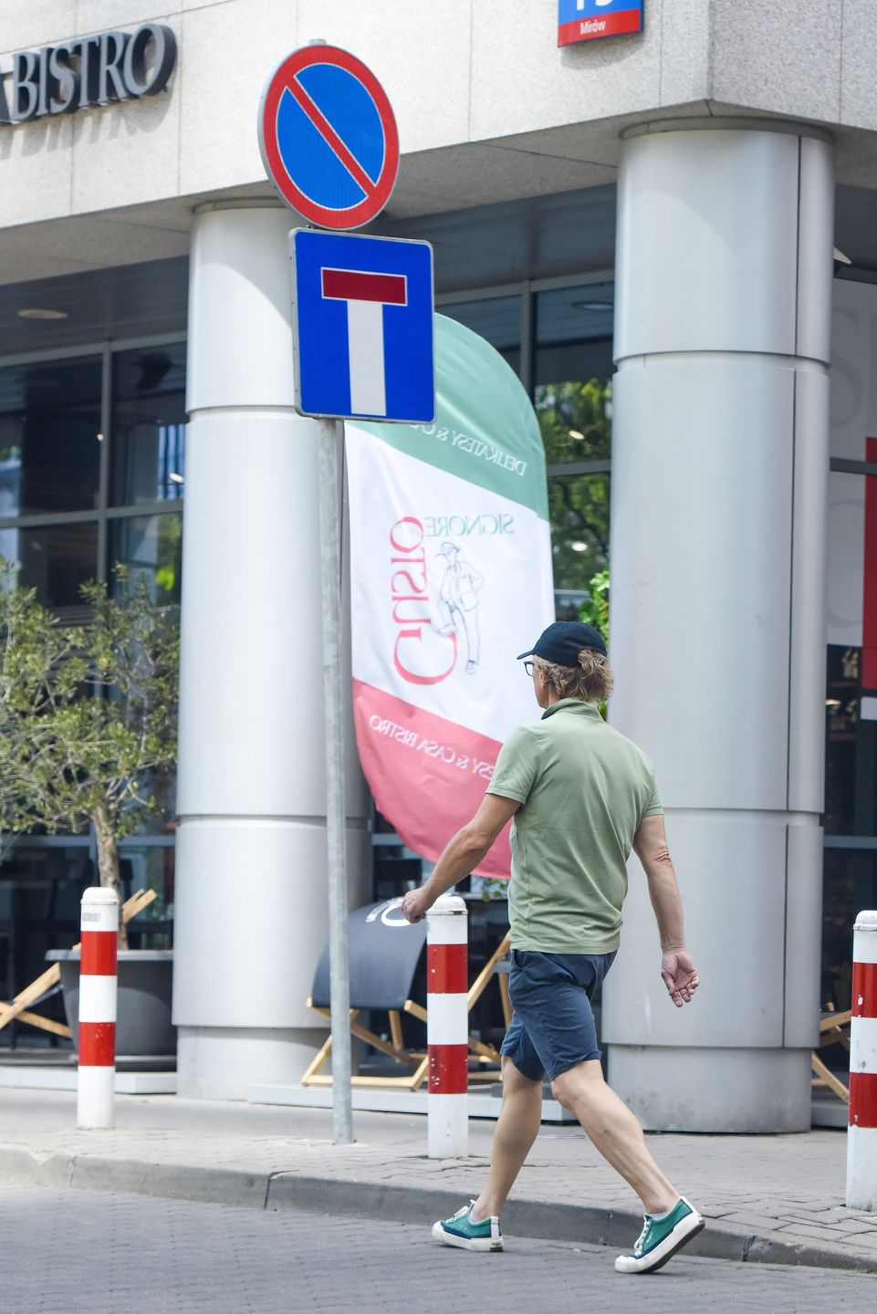 Andrzej Chyra zaparkował BMW na zakazie