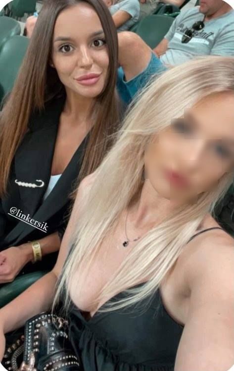 Paulina Nowicka kibicuje z trybun Jakubowi Rzeźniczakowi