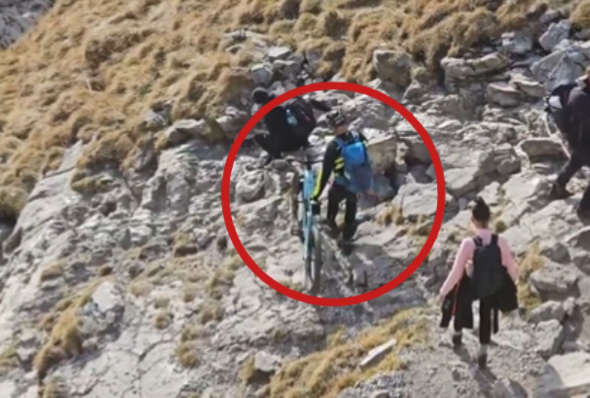 Wjechał rowerem na Giewont. Szuka go policja