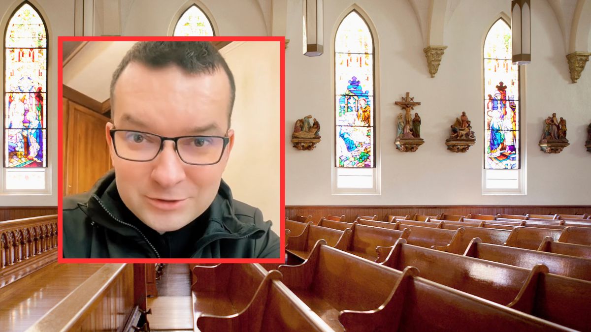 Ksiądz mówi, czy dziecko może nosić czapkę w kościele.