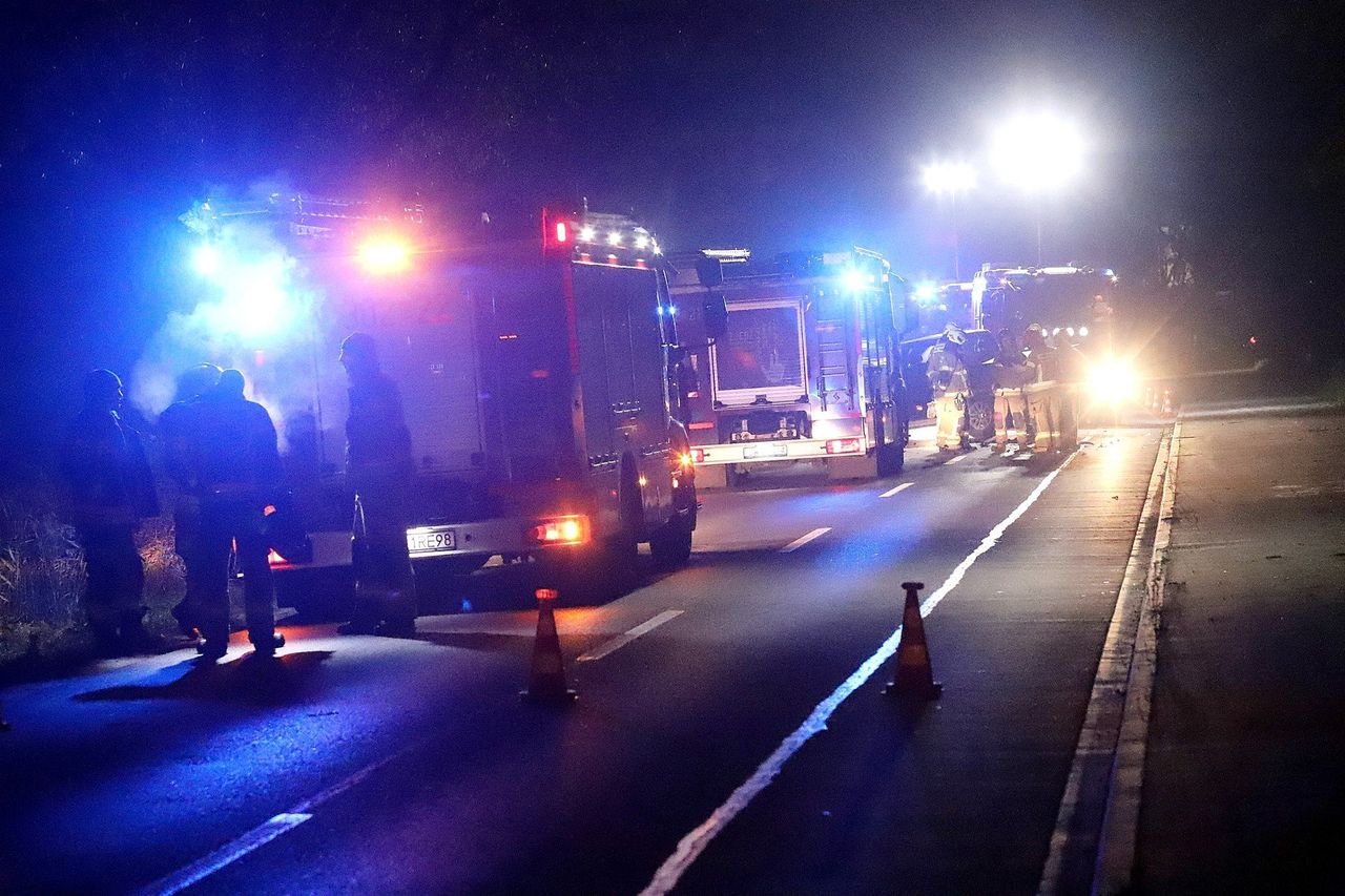 Makowiska: Zderzenie ciężarówki z lawetą na DK. Jeden pas zablokowany