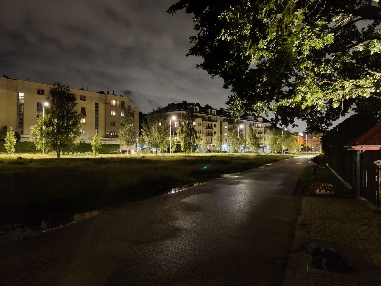 Nocne zdjęcia z Sony Xperia 1 VIII.