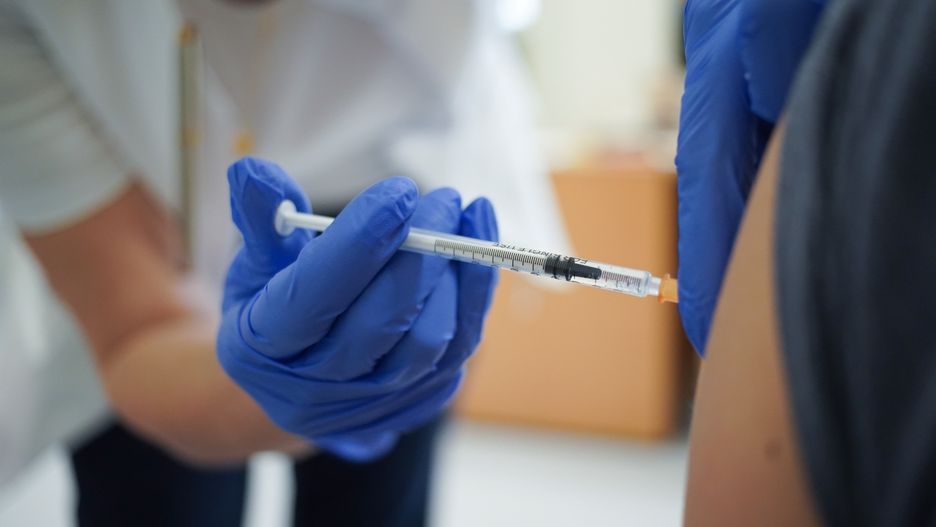 Rzeszów. Szczepienia poza kolejką. Ekspert: to nie fair