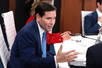 Rubio jednak używał czatu Signal? Departament miał kłamać w sądzie