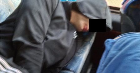 Śpij słodko… Nietypowe włamanie do busa. Złodziej ze zmęczenia zasnął na tylnej