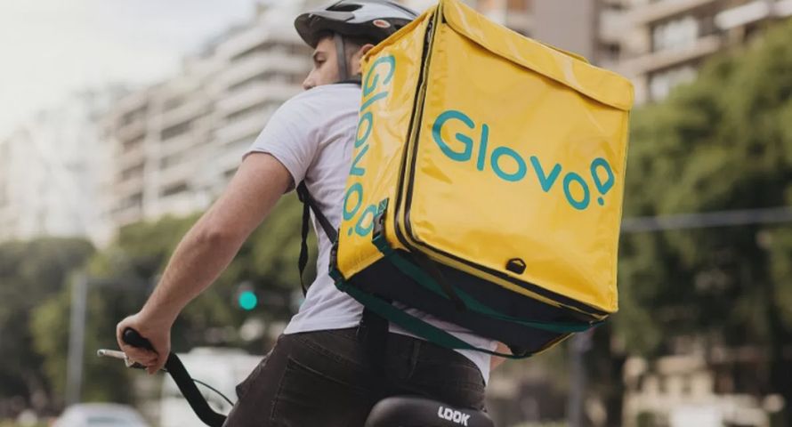 Glovo i jego właściciel mają zapłacić ogromną karę. Chodzi o pracowników i promocje