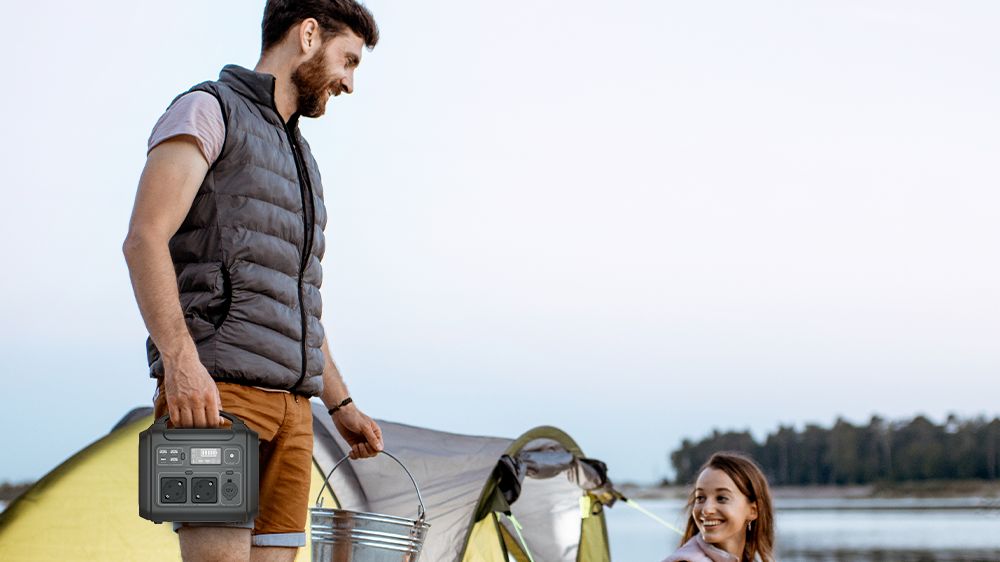 Stacja zasilania naładuje wiele urządzeń