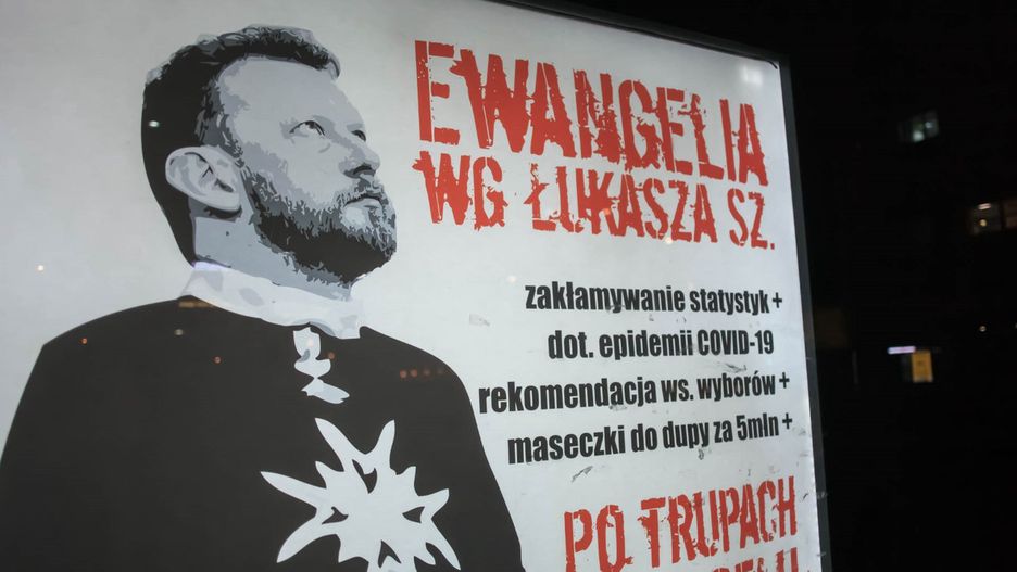 Łukasz Szumowski trafił na plakaty. Latem "takich akcji ma być więcej" 