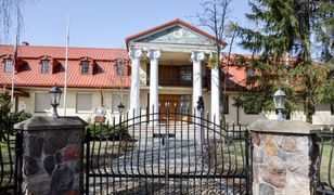 Tak mieszka abp Głódź. Najsłynniejszy polski sołtys ma ogromną rezydencję