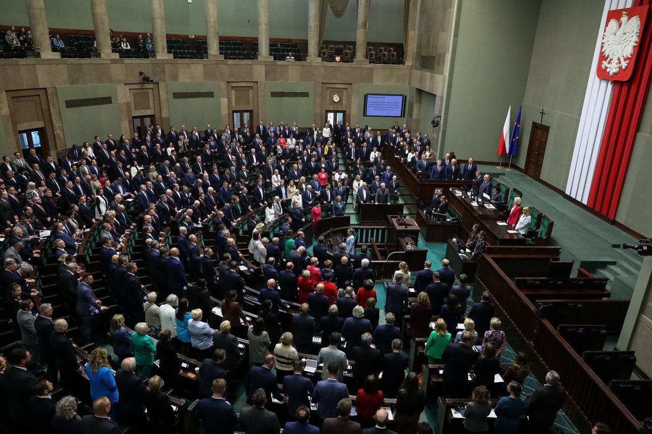 Za odrzuceniem weta Senatu nie głosowały dwie posłanki klubu PiS