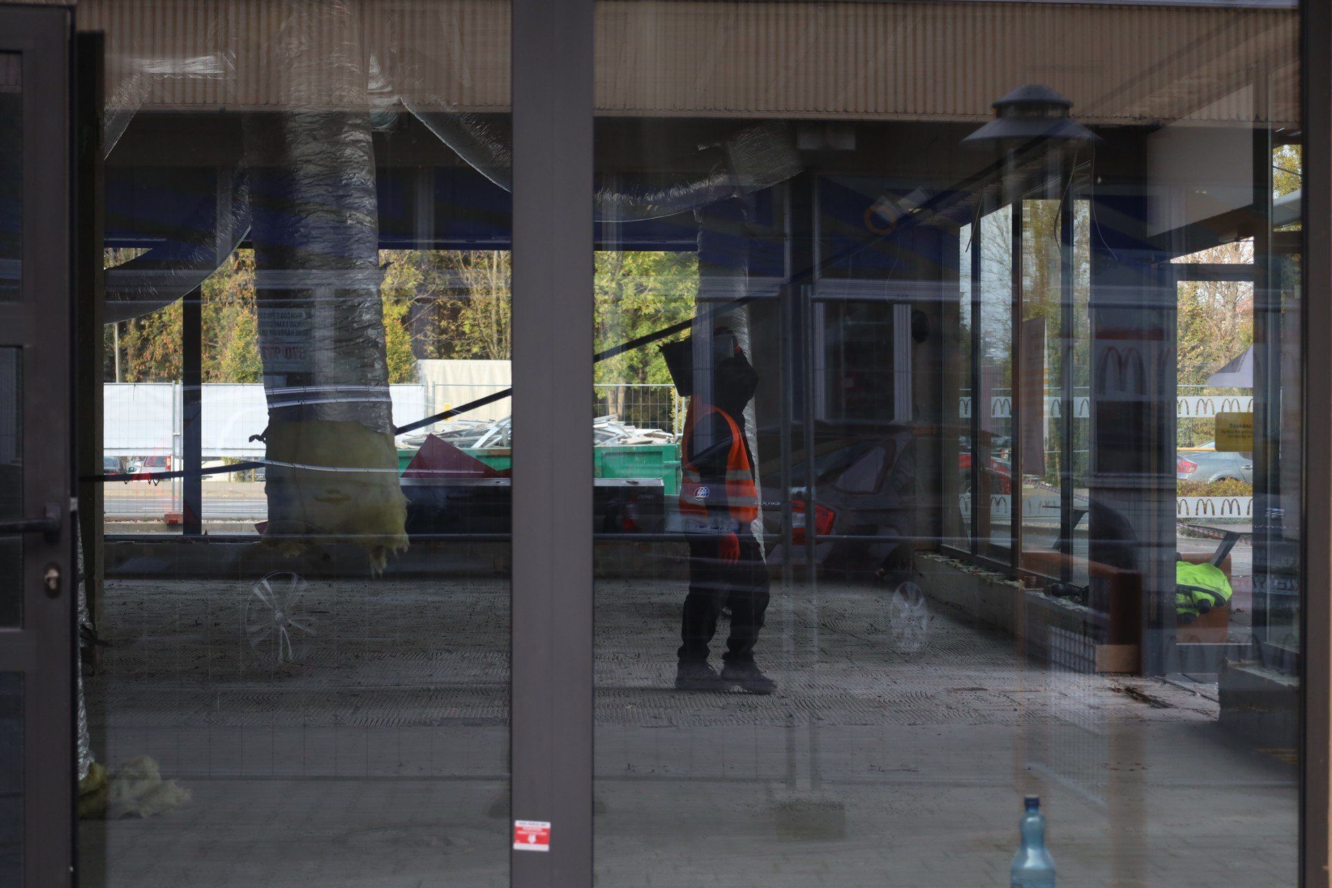 Tymczasowo zamknięta restauracja McDonald`s przy ulicy Lwowskiej 6