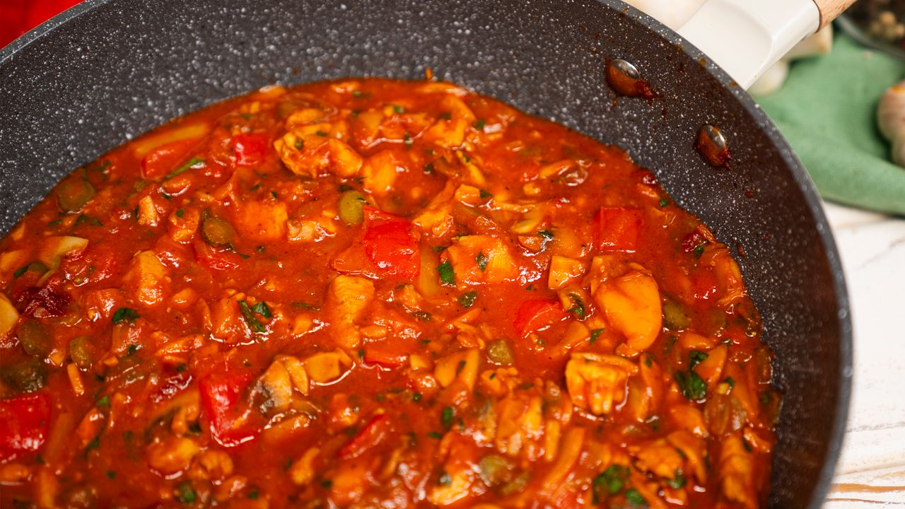 Obiad prosto z patelni. Kurczaka w takim wydaniu będziesz chciał jeść codziennie