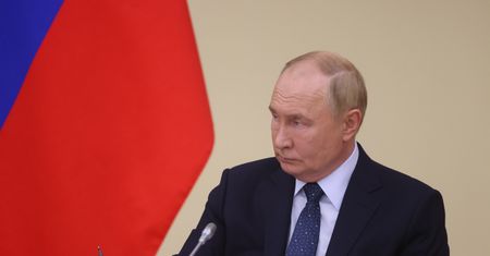 Pozbędą się Putina? "Wrzucą mu coś do herbaty i przejmą kontrolę"