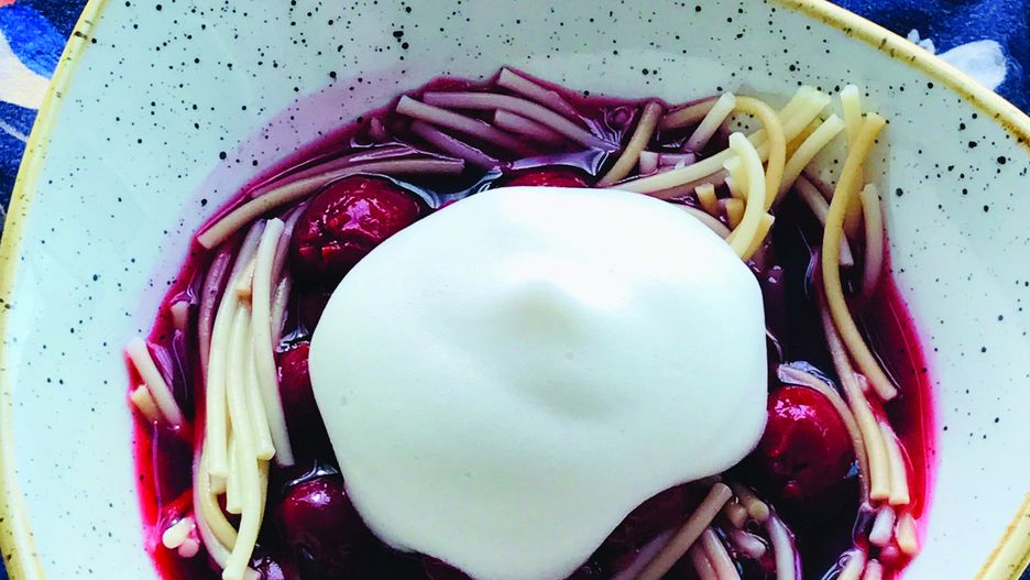 Zupa wiśniowa. Klasyk węgierskiej kuchni w smakowitym wydaniu