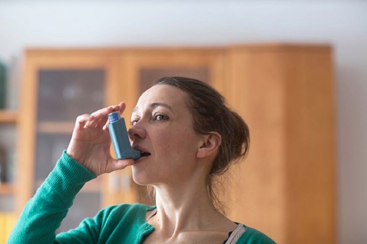 Lek na astmę pomaga w leczeniu COVID-19