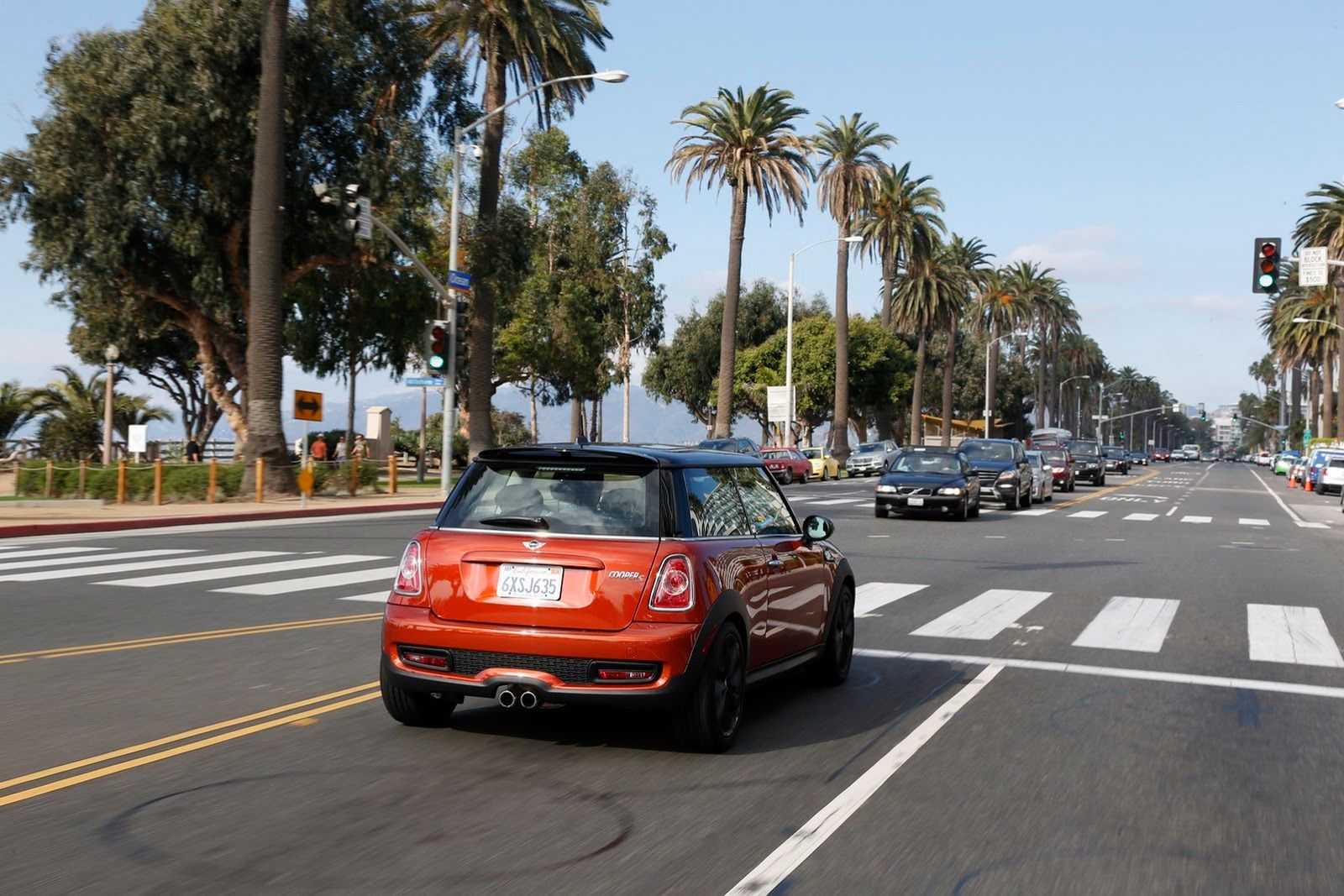 Galeria Mini jako celebracja sprzedaży półmilionowego egzemplarza w USA 127