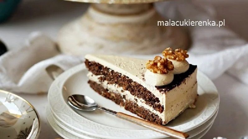 Tort makowy z orzechami