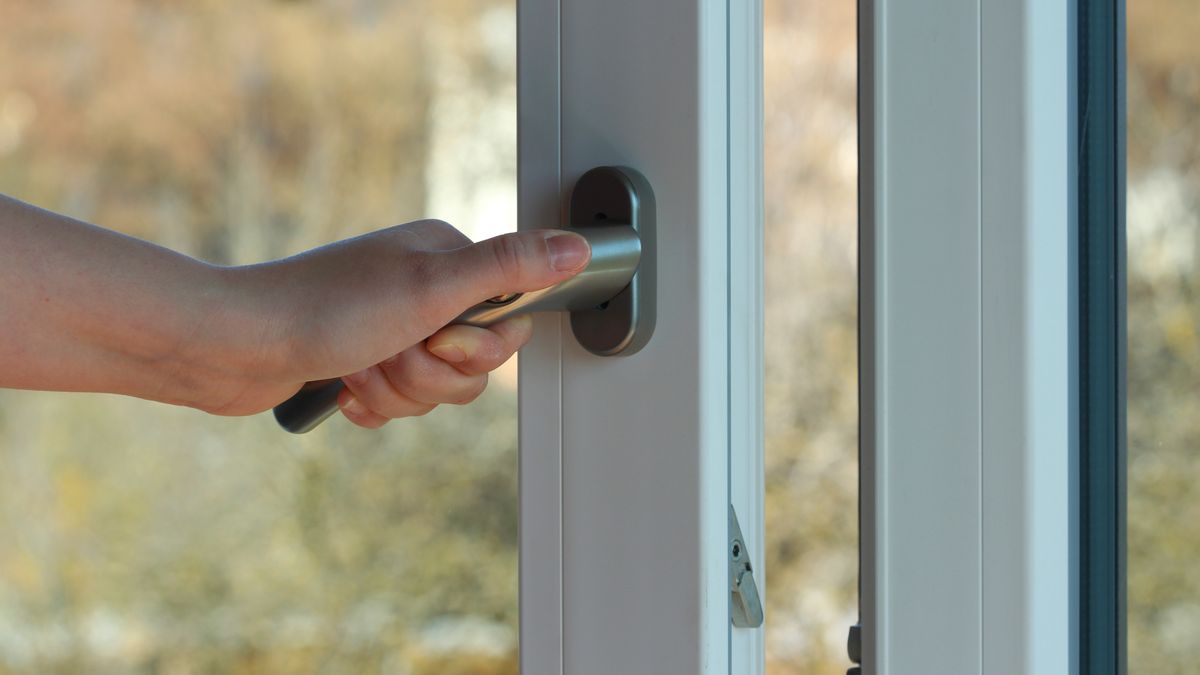 Czy można otwierać okna w czasie upału? Odpowiedź może zaskoczyć