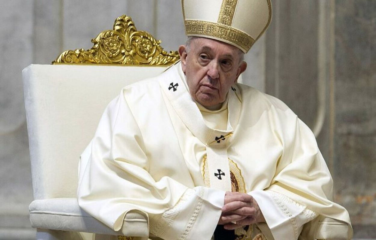 The faithful are concerned about the condition of Pope Francis.
