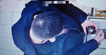 Oszustwo przy kasie samoobsługowej w Płocku. 35-latek zatrzymany przez policję!