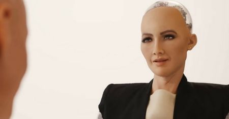 Sophia - pierwszy robot z obywatelstwem, który marzy o rodzinie