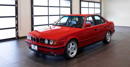 Ma 30 lat, a wygląda jak nowe. Dobrze zachowane BMW M5 na sprzedaż w Las Vegas
