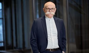 Zarządza firmą bez komputera. E-maile dostaje w wydrukach