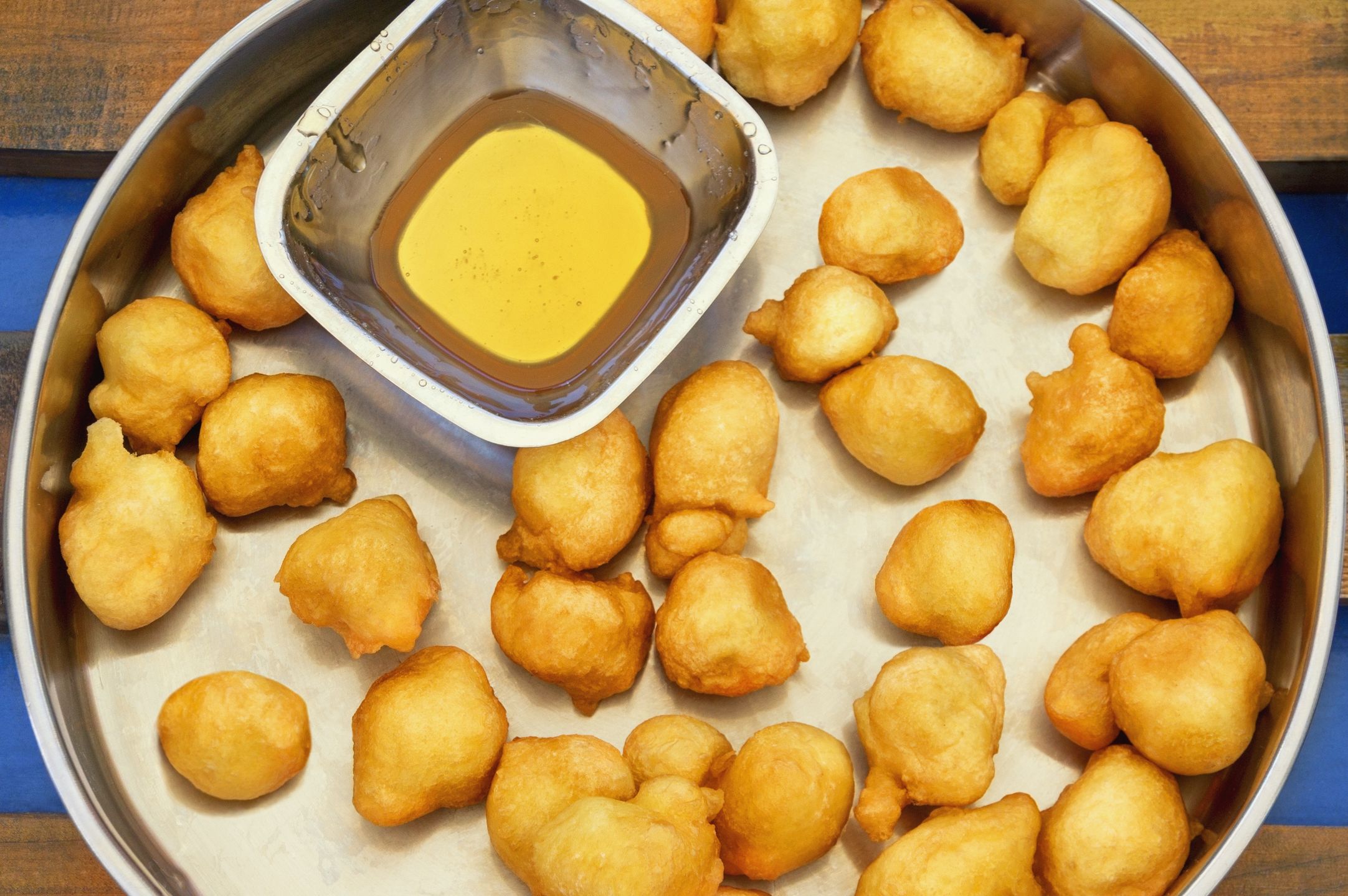 Priganice to bałkańskie pączuszki podawane z miodem, oliwą lub konfiturą