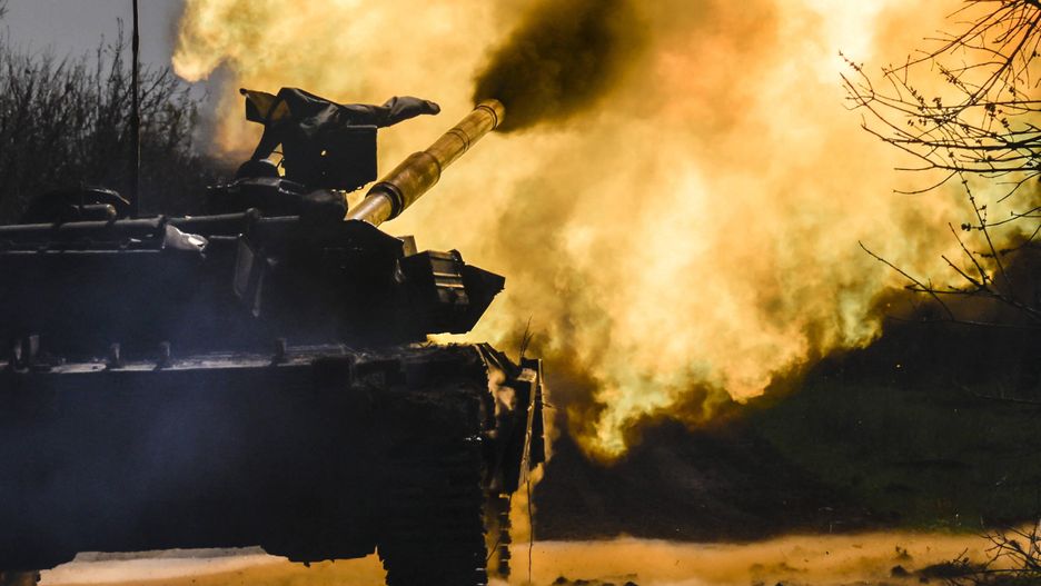 Ukrainian soldiers on the frontline in Donetsk Oblast
AVDIIVKA, UKRAINE - APRIL 17: A Ukrainian tank opens fire on targets to support infantry units on the frontlines amid the Russia-Ukraine war in Avdiivka, Donetsk Oblast, Ukraine on April 17, 2023. Muhammed Enes Yildirim / Anadolu Agency/ABACAPRESS.COM 
Dostawca: PAP/Abaca
AA/ABACA
Military Vehicle, Tank