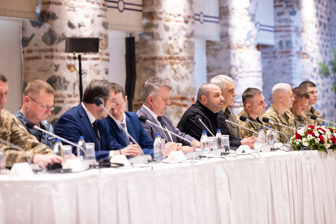 Russia-Ukraine talks stall in Istanbul amid unrealistic demands