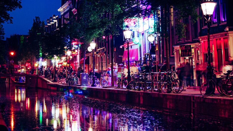 Władze sukcesywnie wprowadzają w Amsterdamie kolejne ograniczenia 
